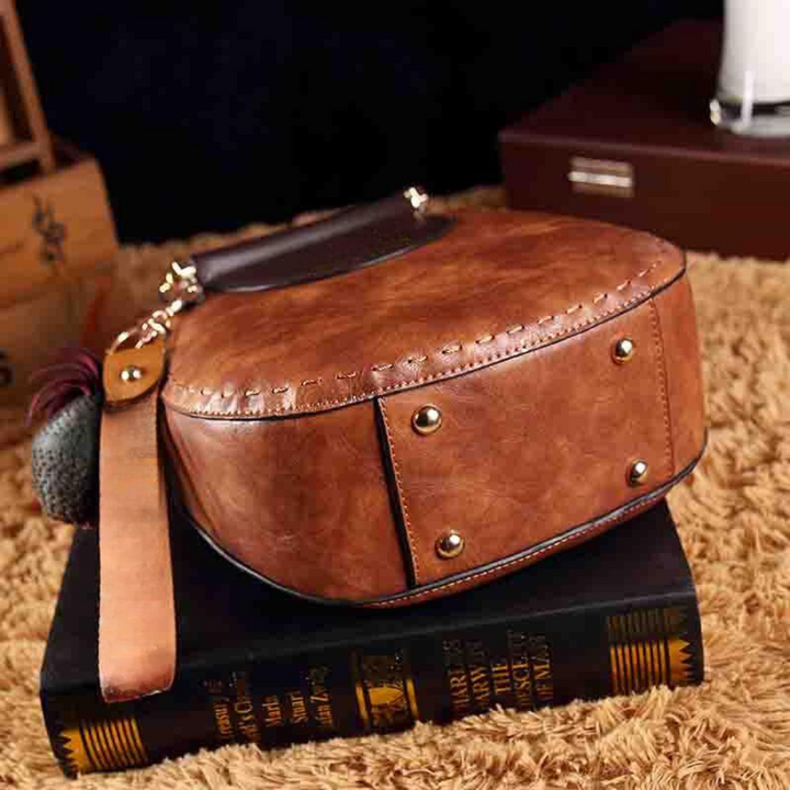 Naelle | Sleek Leather Crossbody Bag